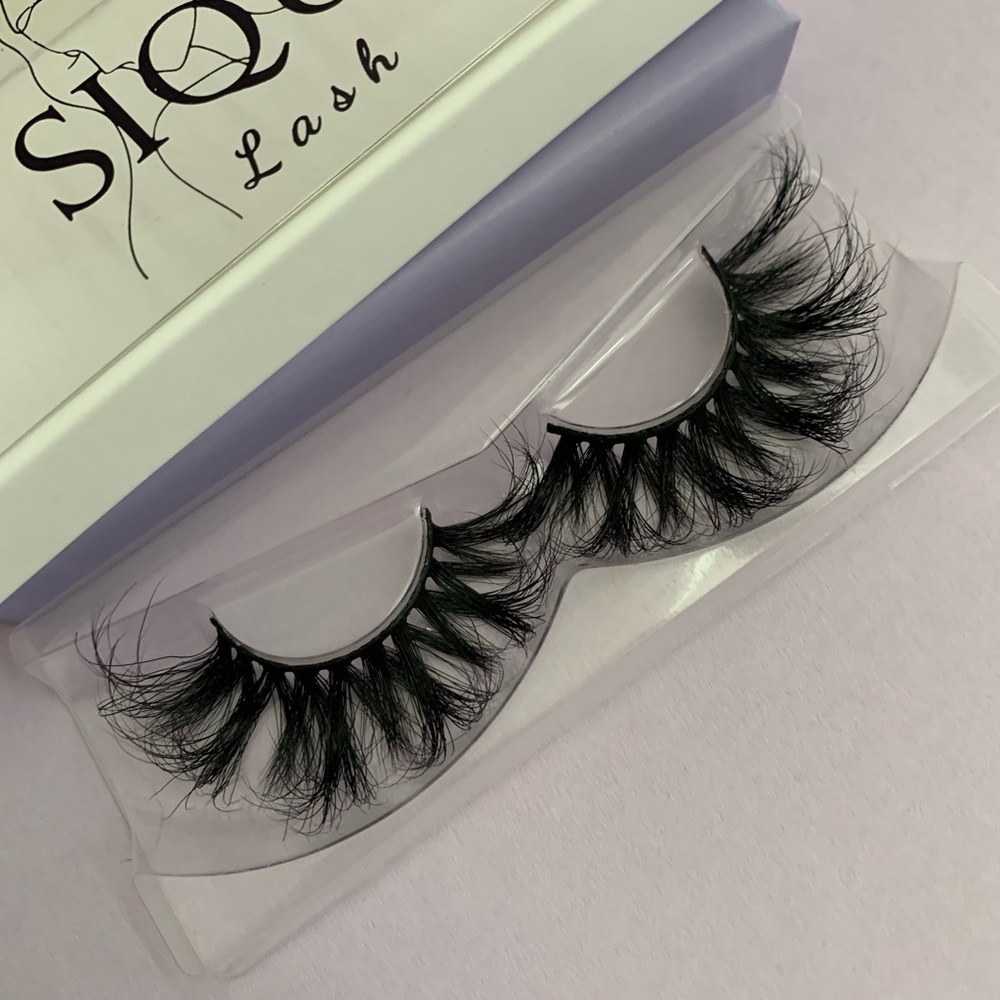 Style: Petite 25mm real mink lashes, Custom, big and bold lashes.